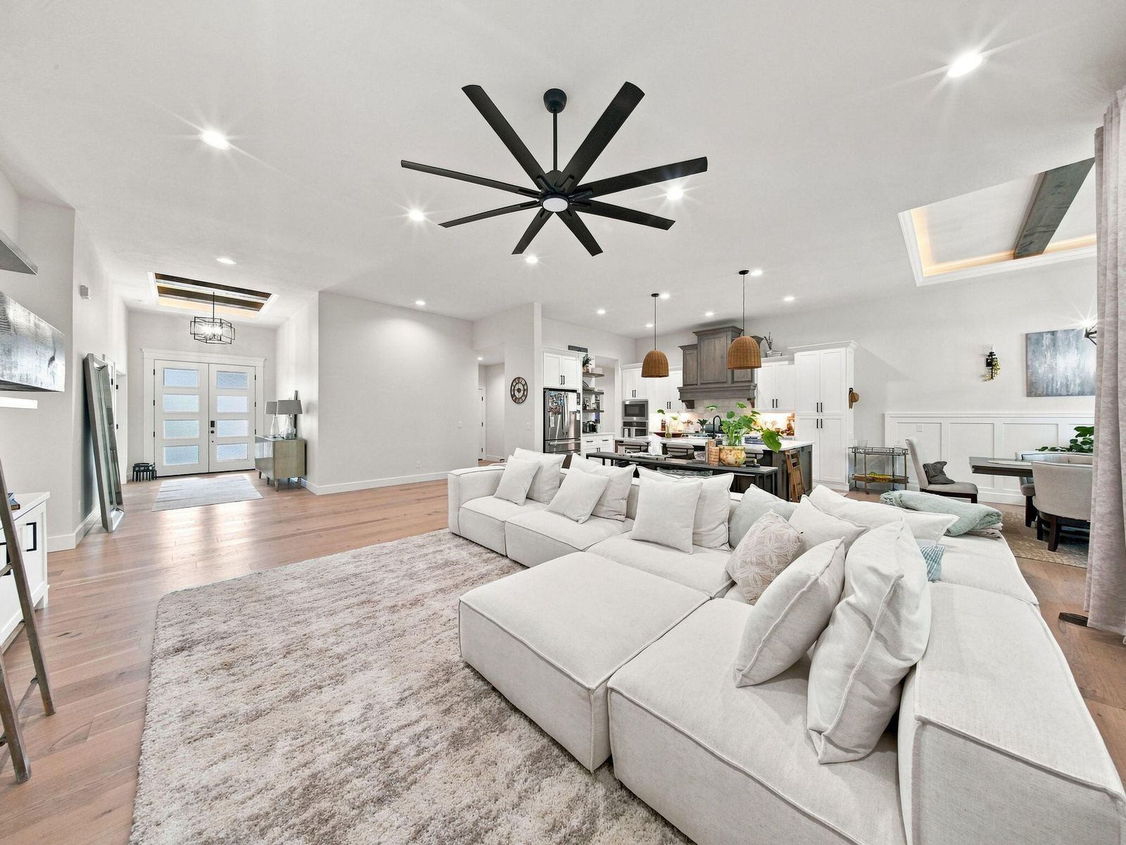 16-web-or-mls-living room 5 at 3925 E Woodhue Street, Springfield, MO 65802