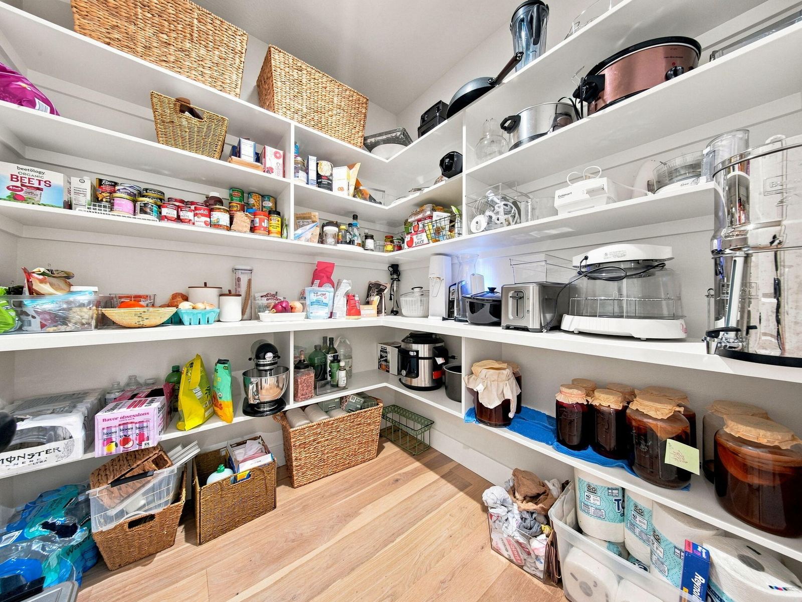 26-web-or-mls-pantry 1 at 3925 E Woodhue Street, Springfield, MO 65802