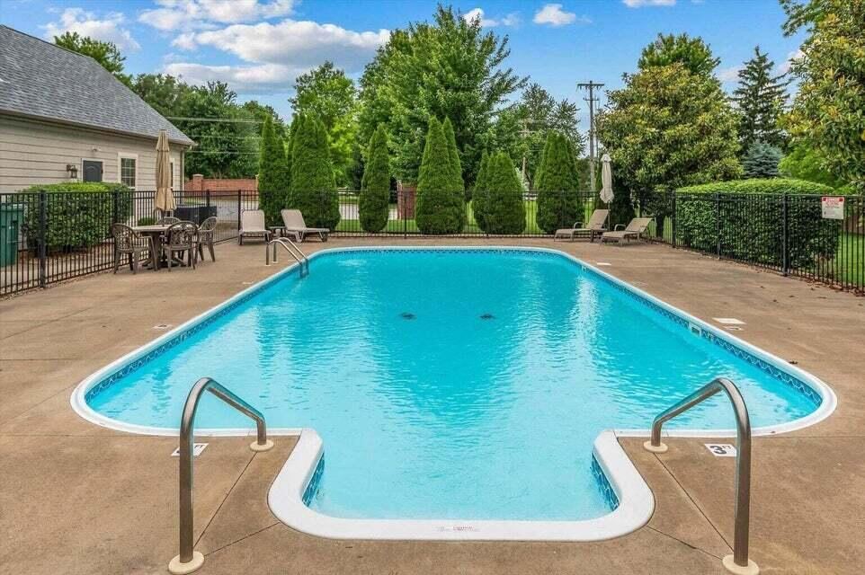 20231107183028408244000000-o at 3810 E Cherry Street Unit Unit 18, Springfield, MO 65809
