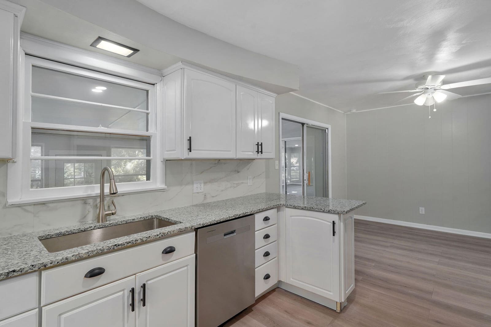 1824 E Crestview St-12 at 1824 E Crestview Street, Springfield, MO 65804