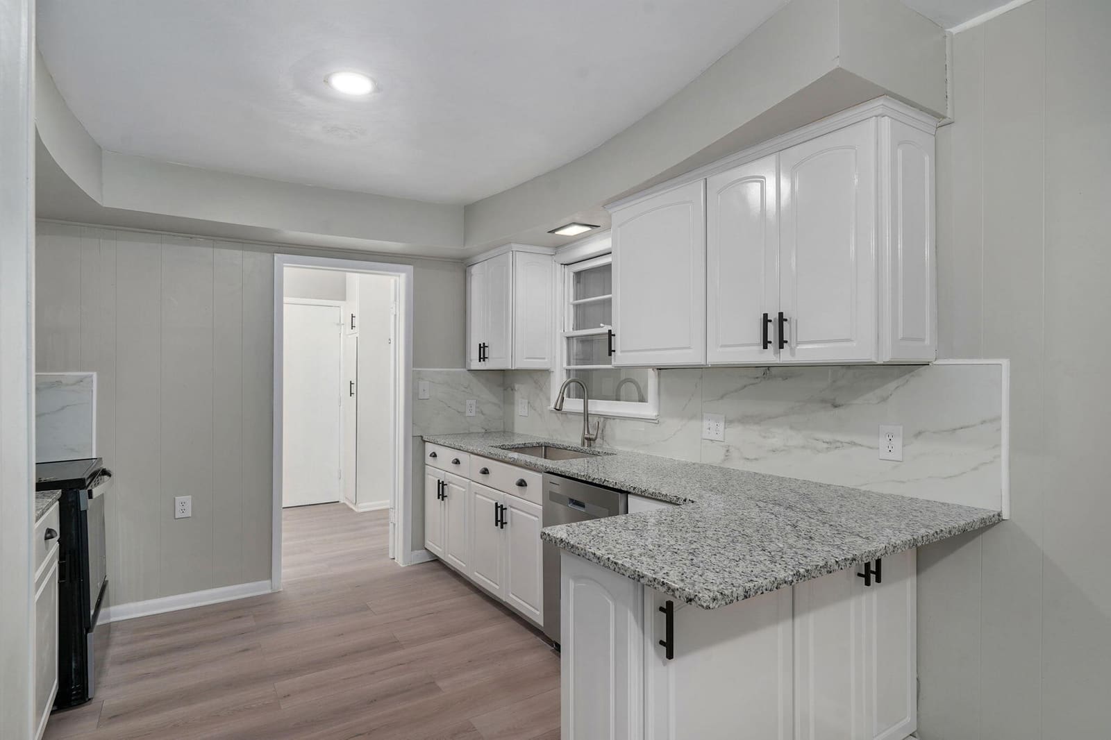 1824 E Crestview St-10 at 1824 E Crestview Street, Springfield, MO 65804