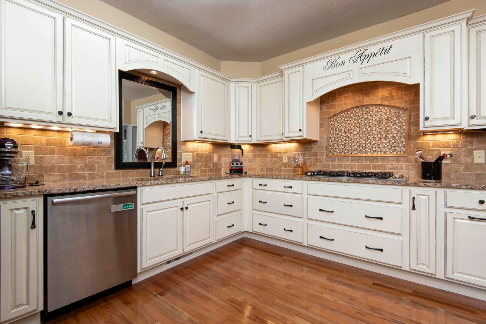 Ellison (16) at 3060 W Ellison Drive, Springfield, MO 65810