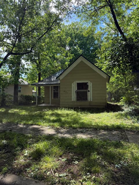 Front of 807 S Nettleton Avenue, Springfield, MO 65806