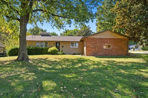 Front of 2904 E Eastmoor Drive, Springfield, MO 65804
