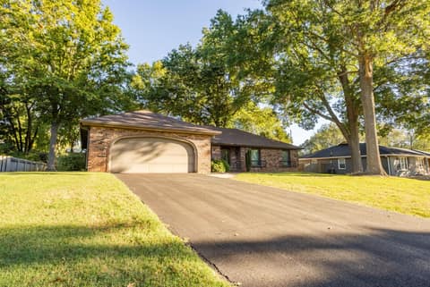 Front of 1785 E Lakewood Street, Springfield, MO 65804