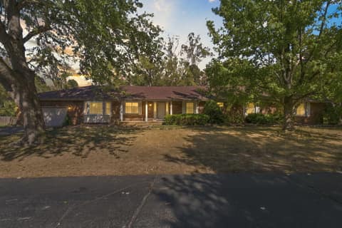 Front of 2565 E Chinkapin Lane, Springfield, MO 65804