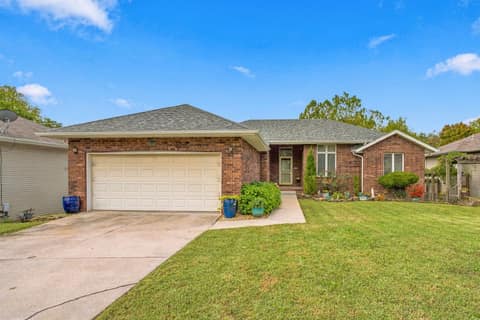 Front of 3327 S Lakeside Avenue, Springfield, MO 65804