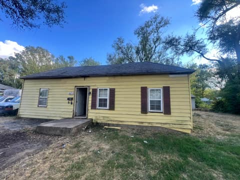 Front of 2920 W Mount Vernon Street, Springfield, MO 65802