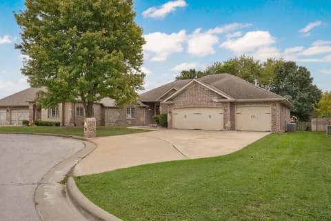 Front of 3122 W Knob Hill Street, Springfield, MO 65810