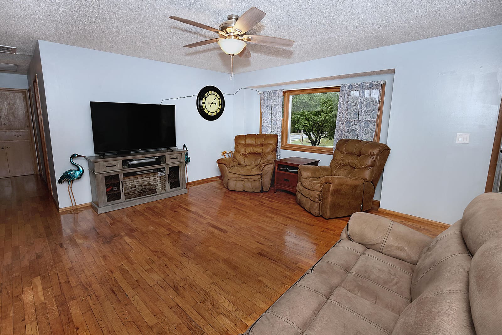 Living Room at 5020 E Farm Rd 138, Springfield, MO 65809