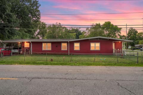 Front of 2202 S Kings Avenue, Springfield, MO 65807