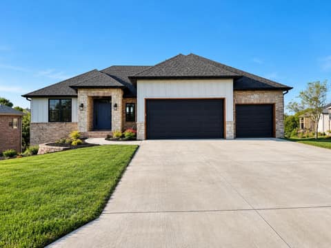 Front of 1620 W Silver Oak Drive, Springfield, MO 65810