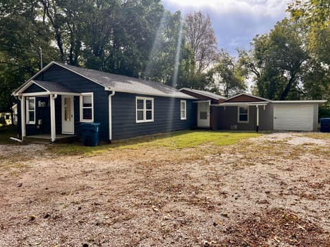Front of 1360 E Locust Street, Springfield, MO 65803