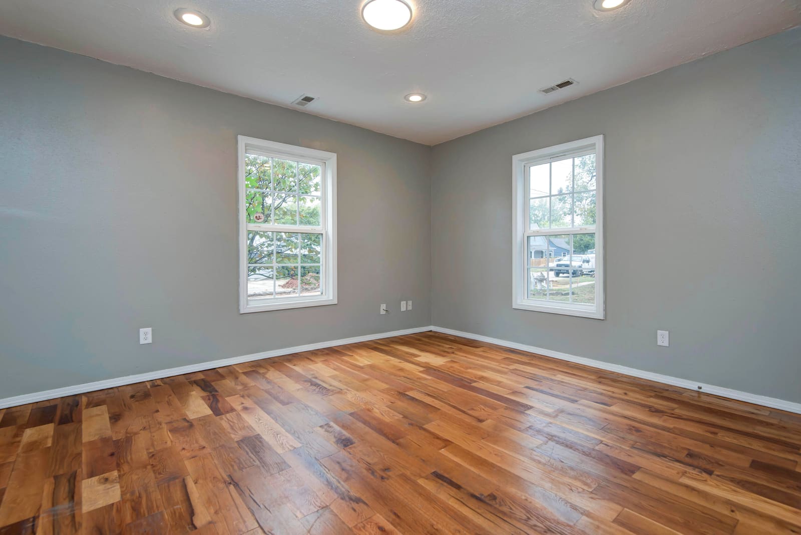 Bedroom 2 - to left of entry at 2216 N Taylor Avenue, Springfield, MO 65803
