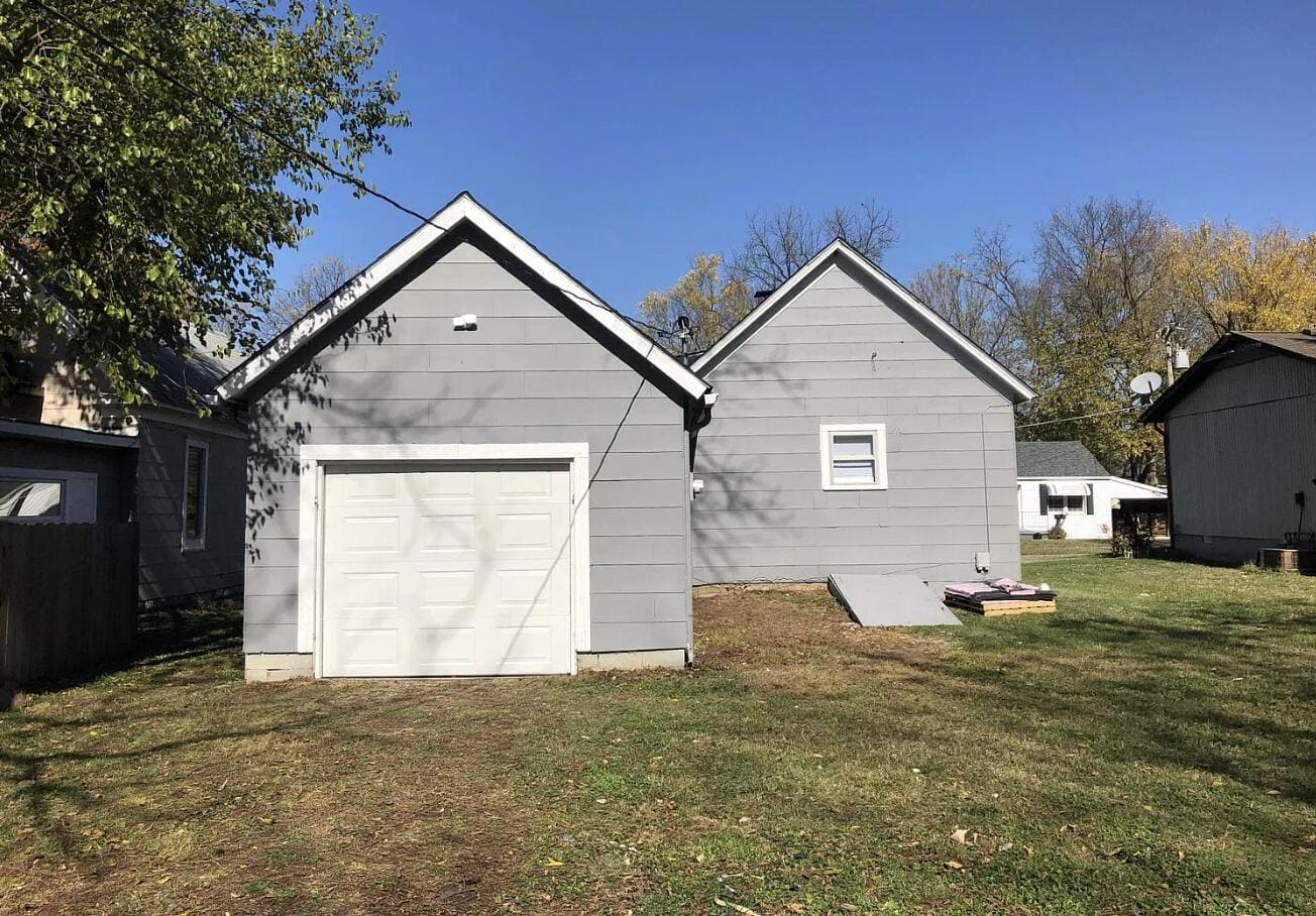 916 Lombard Garage at 916 W Lombard Street, Springfield, MO 65806