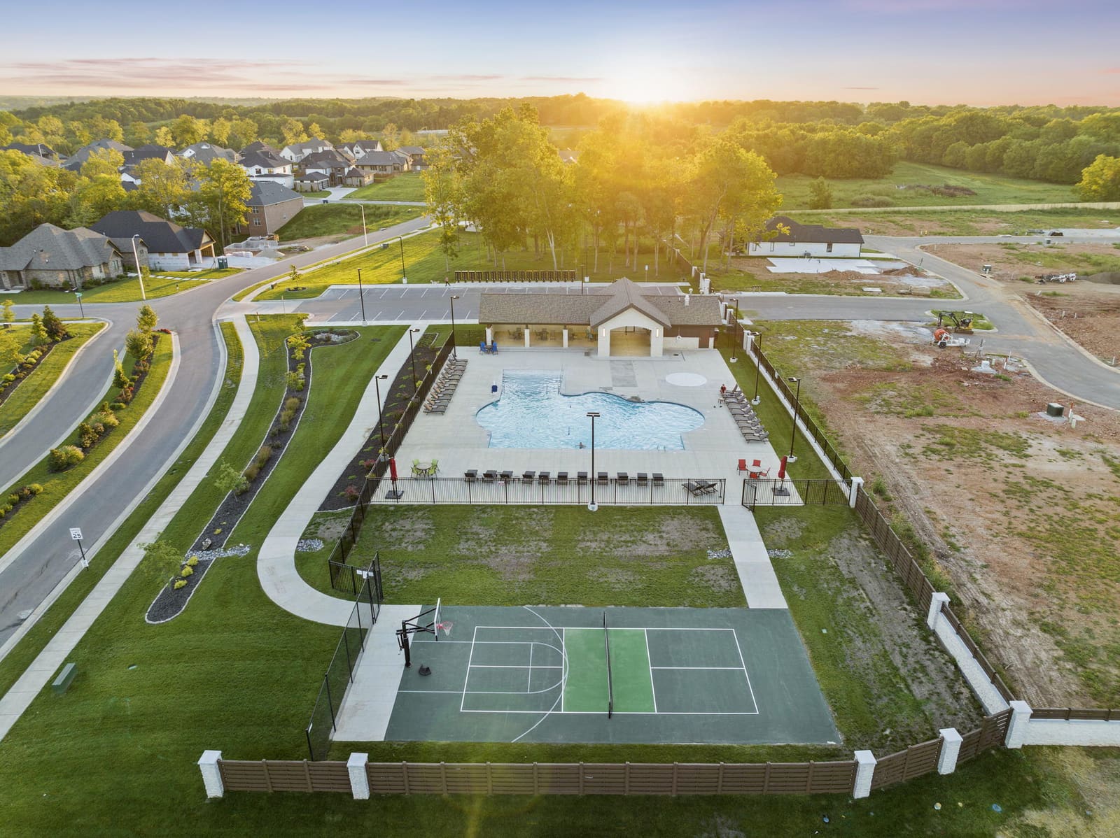 pool aerial at 610 E Huntington Avenue, Springfield, MO 65810